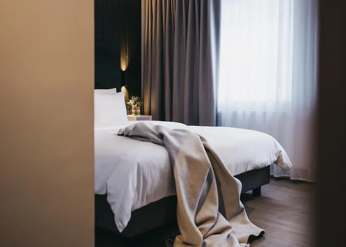 The Crystal Vaya Unique